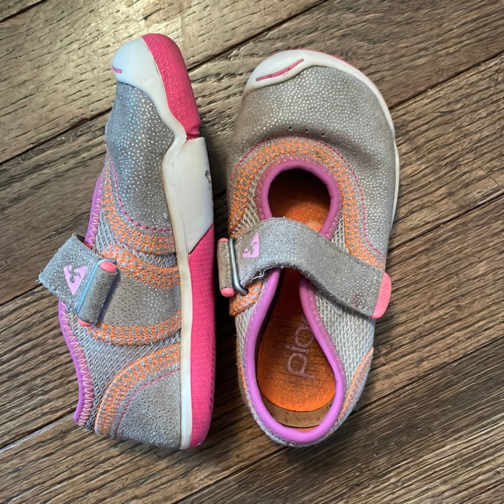 Plae pink and shiny gray Mary Jane style shoes for girls